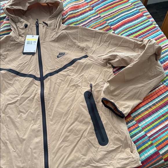 $39 Nike Beige Hooded nylon Jacket (size small )oversized  fits big NWT - Picture 3 of 16